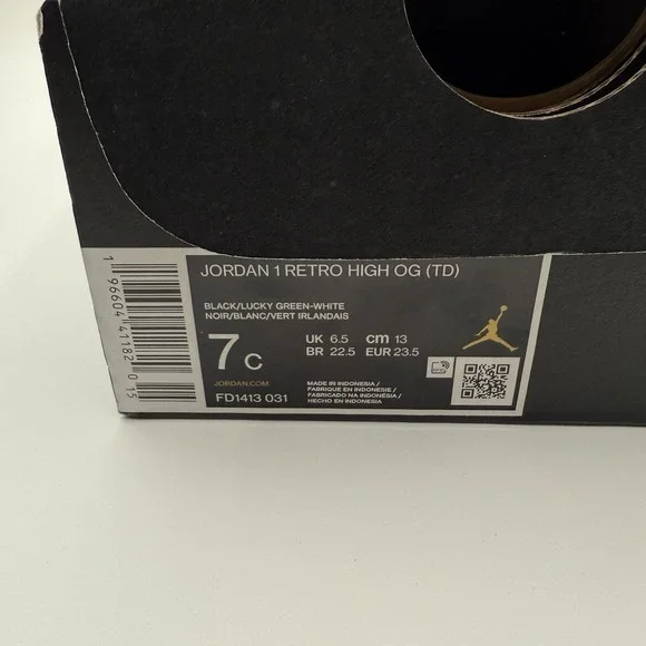 Jordan Kids Sneakers Black, White, and Green - Picture 15 of 15